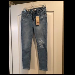 Levi’s 711 Skinny Ankle
